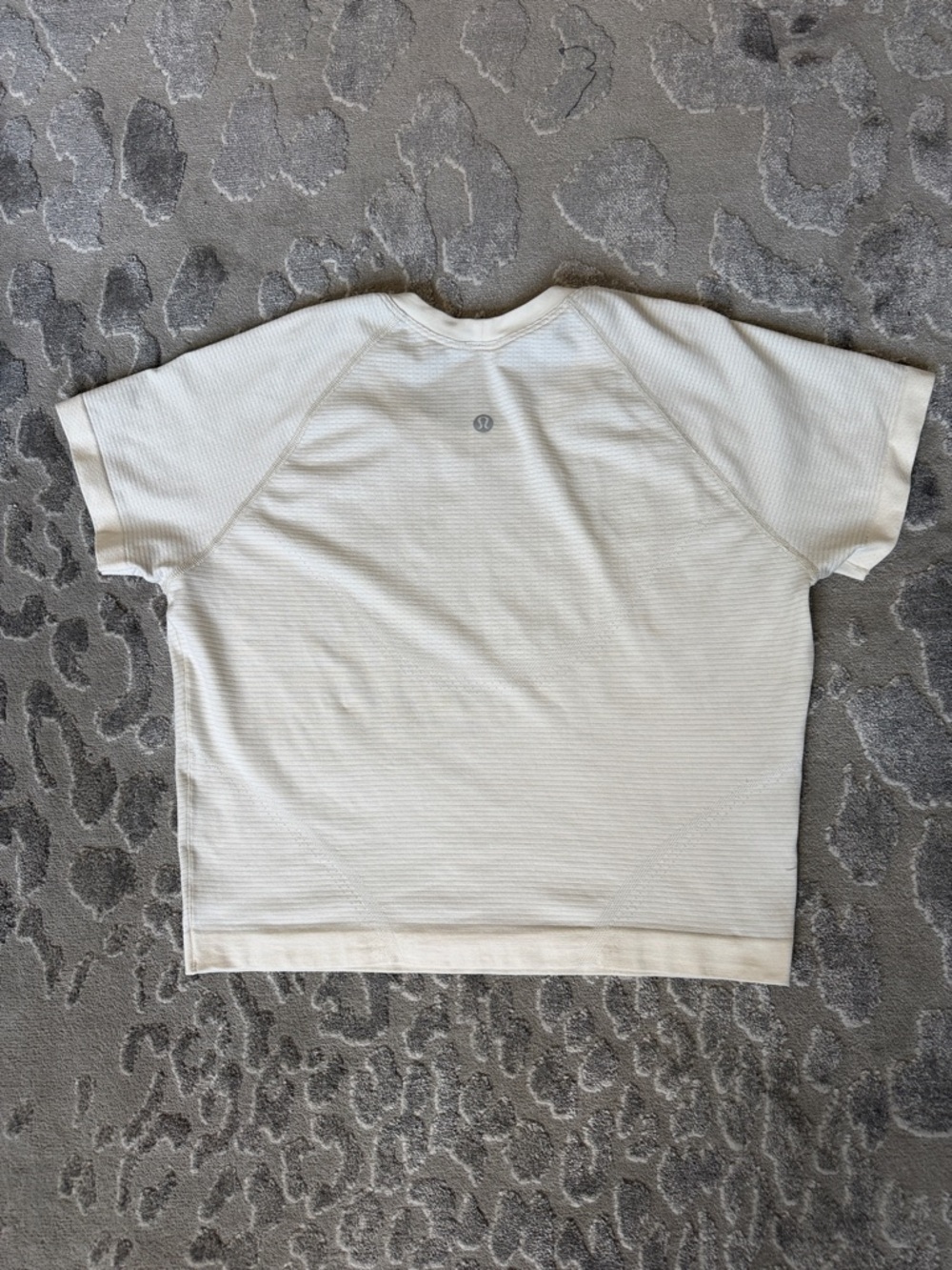 Lululemon Athletica Swiftly Crop Short Sleeve Top in Light Ivory - Size 8 - Picture 3 of 4